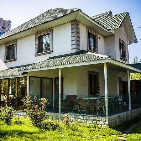 "European" Backpackers Hostel In Алмати Екстер'єр фото