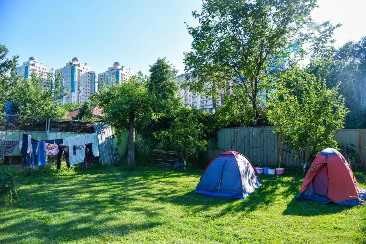 "European" Backpackers Hostel In Алмати Екстер'єр фото