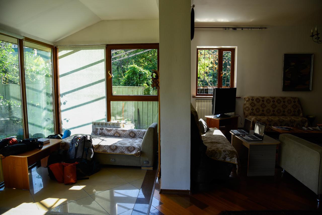 "European" Backpackers Hostel In Алмати Екстер'єр фото