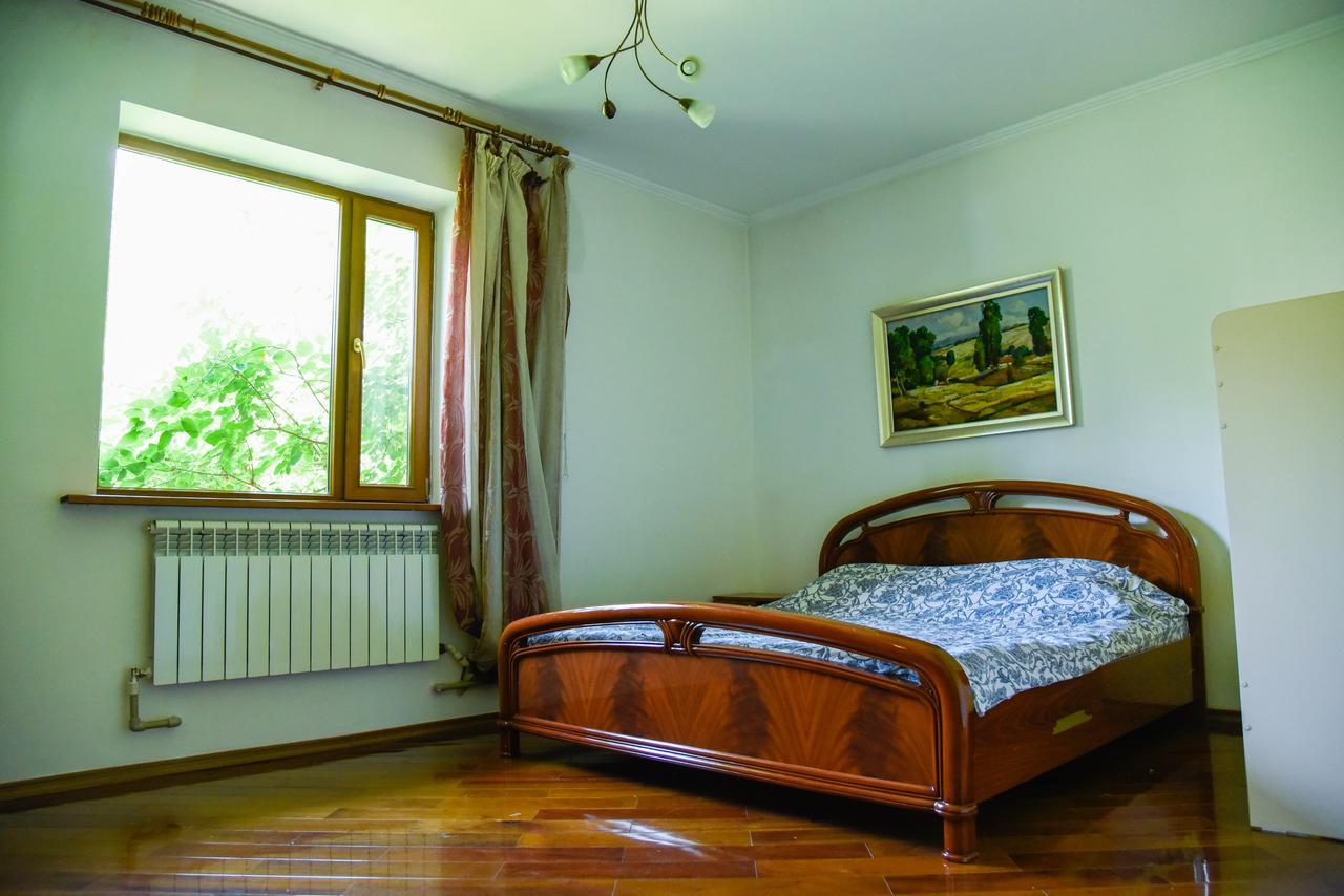 "European" Backpackers Hostel In Алмати Екстер'єр фото