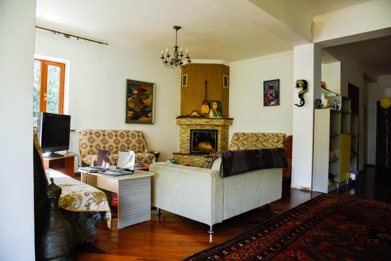 "European" Backpackers Hostel In Алмати Екстер'єр фото