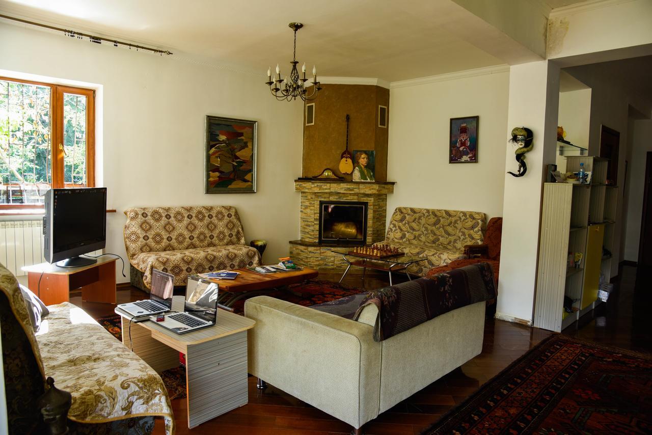 "European" Backpackers Hostel In Алмати Екстер'єр фото
