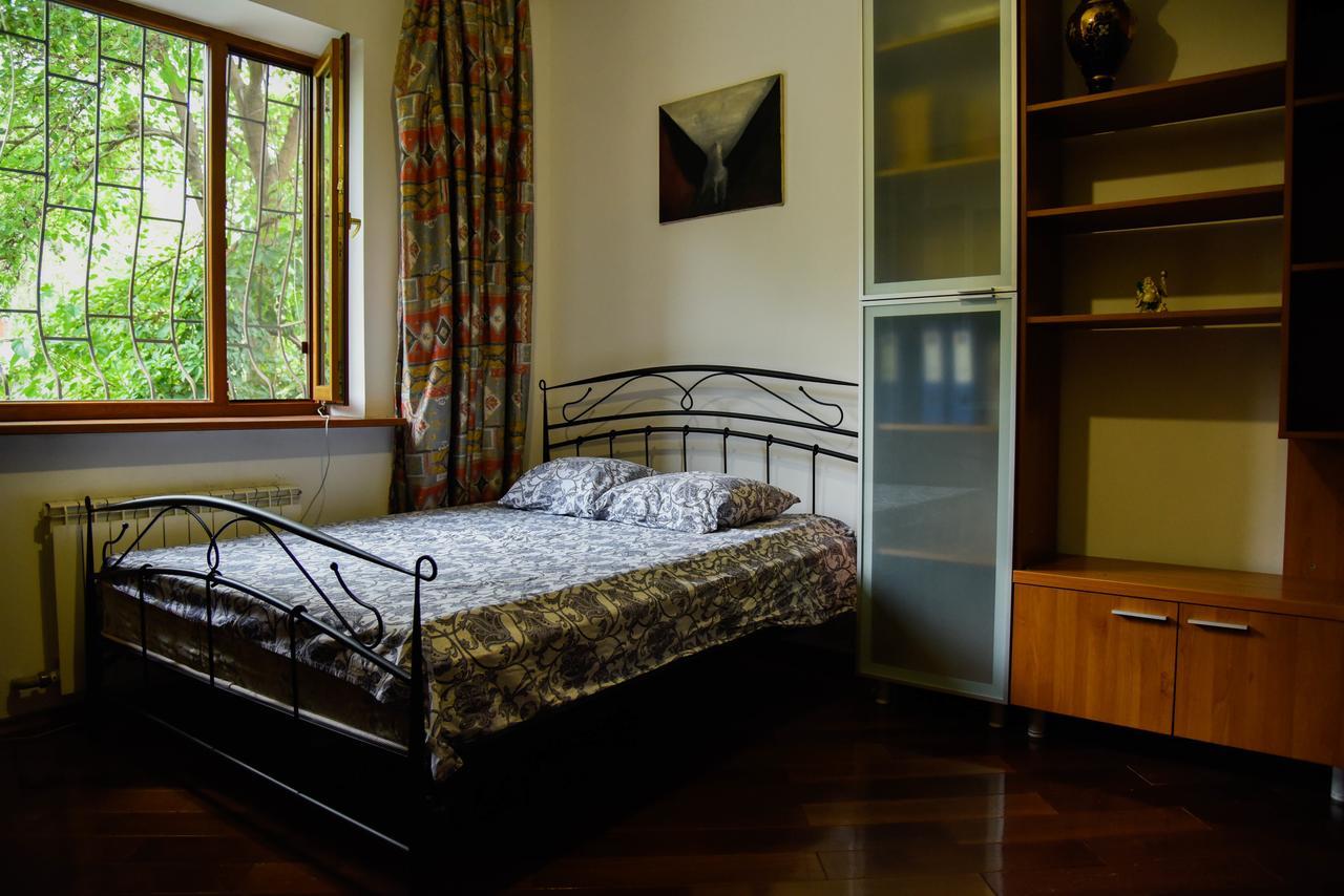 "European" Backpackers Hostel In Алмати Екстер'єр фото