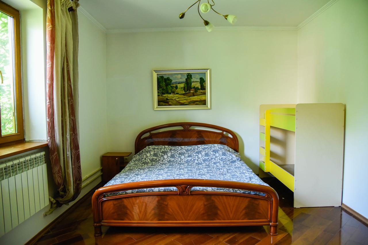 "European" Backpackers Hostel In Алмати Екстер'єр фото
