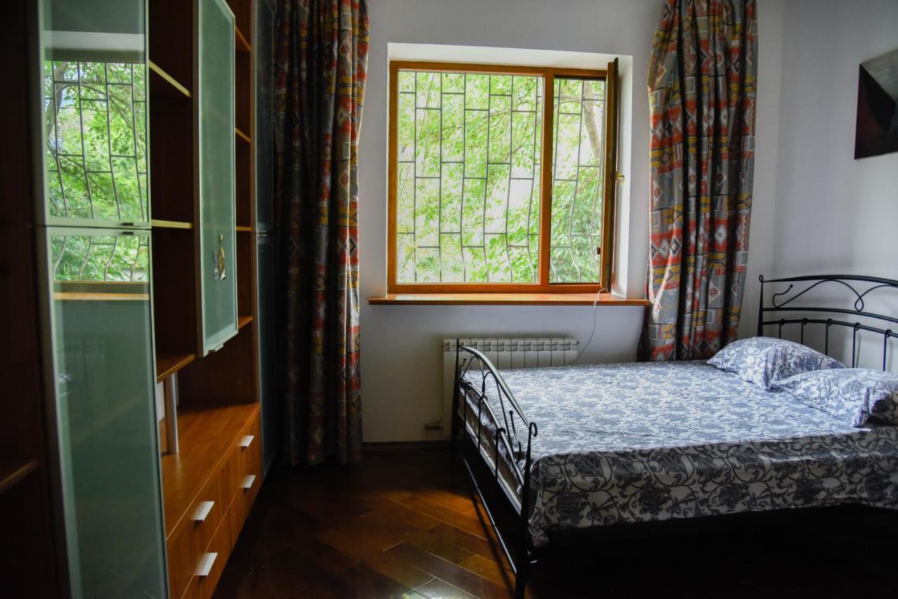 "European" Backpackers Hostel In Алмати Екстер'єр фото