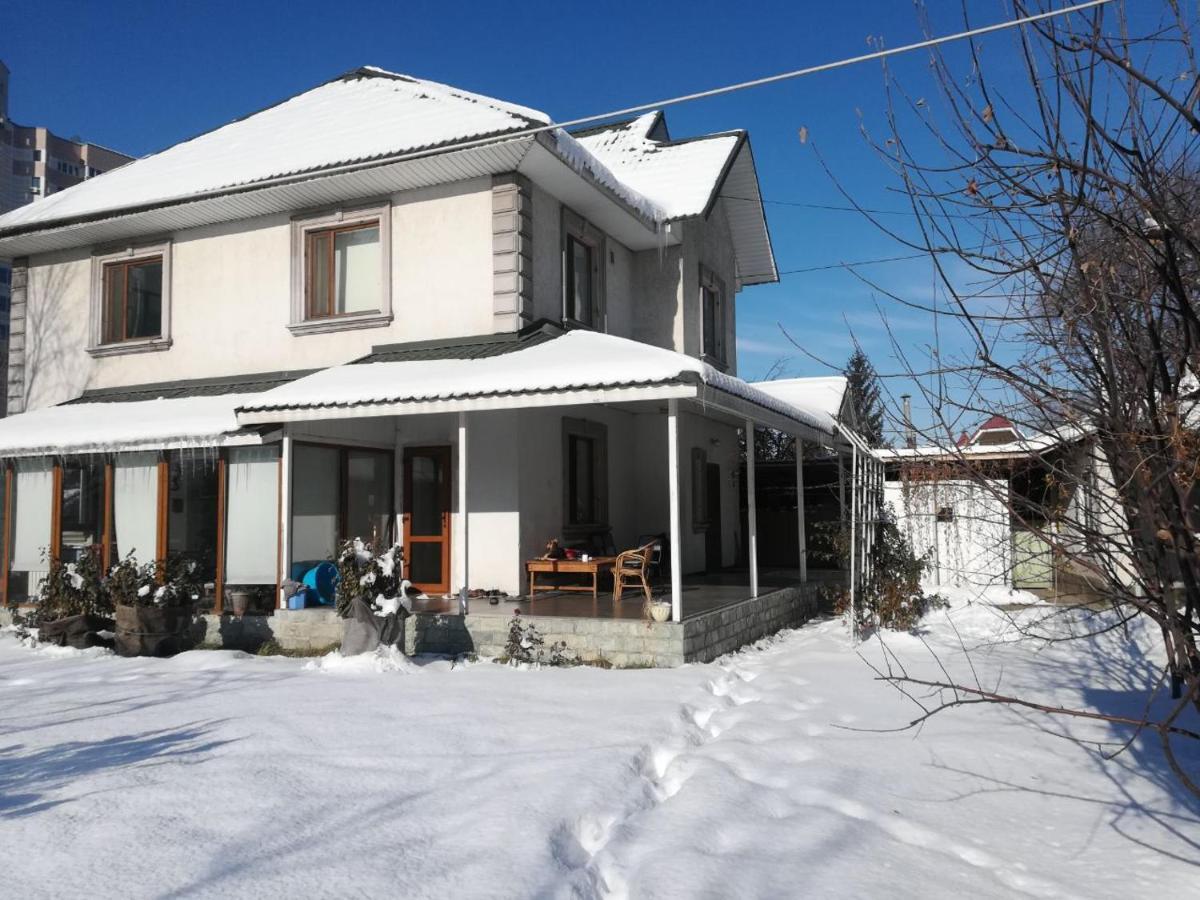 "European" Backpackers Hostel In Алмати Екстер'єр фото